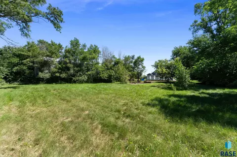 Exterior - 27935 480th Ave, Canton, SD 57013 photo 7 of 11