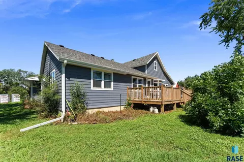 Exterior - 27935 480th Ave, Canton, SD 57013 photo 9 of 11