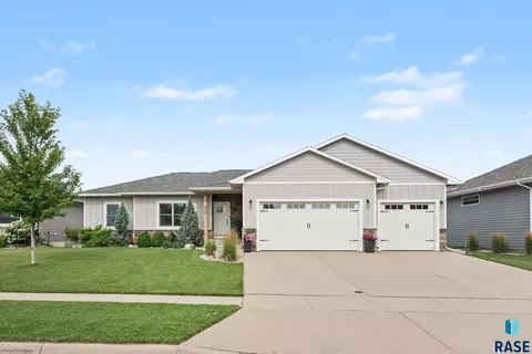 8009 S Aspen Glen Dr, Sioux Falls, SD 57108