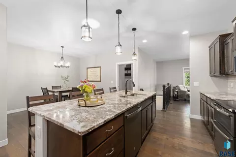 Kitchen - 309 S Dockside Cir, Sioux Falls, SD 57107 photo 2 of 4