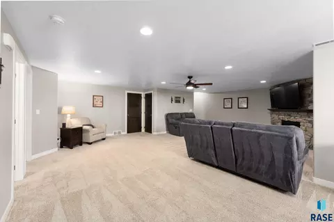 Living - 309 S Dockside Cir, Sioux Falls, SD 57107 photo 4 of 4