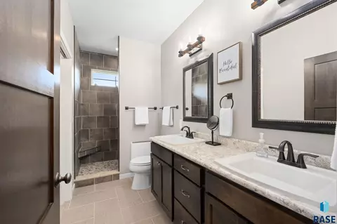 Bath - 309 S Dockside Cir, Sioux Falls, SD 57107 photo 2 of 5