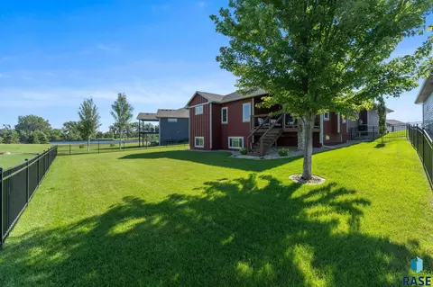 Exterior - 309 S Dockside Cir, Sioux Falls, SD 57107 photo 7 of 14