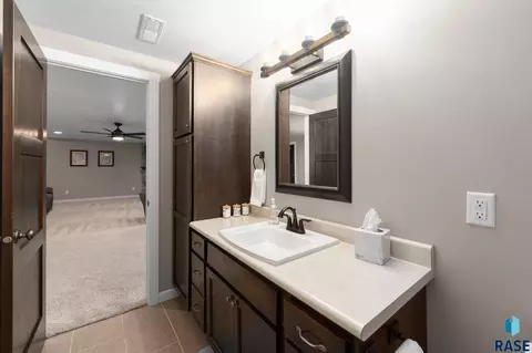 Bath - 309 S Dockside Cir, Sioux Falls, SD 57107 photo 5 of 5