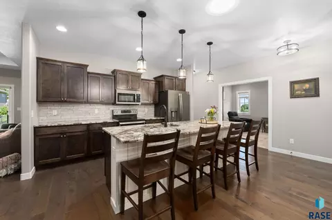 Kitchen - 309 S Dockside Cir, Sioux Falls, SD 57107 photo 4 of 4