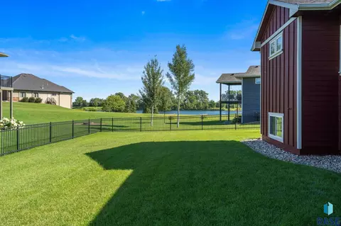 Exterior - 309 S Dockside Cir, Sioux Falls, SD 57107 photo 9 of 14
