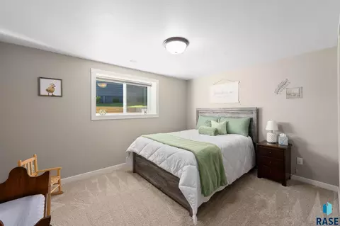 Bedroom - 309 S Dockside Cir, Sioux Falls, SD 57107 photo 4 of 7