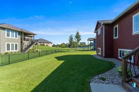 Exterior - 309 S Dockside Cir, Sioux Falls, SD 57107 photo 5 of 14
