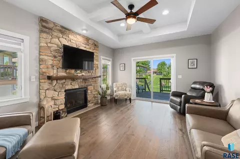Living - 309 S Dockside Cir, Sioux Falls, SD 57107 photo 2 of 4