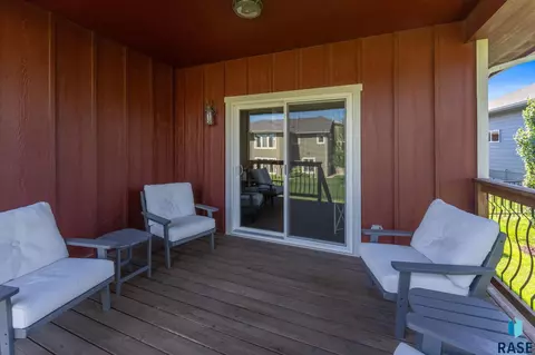 Exterior - 309 S Dockside Cir, Sioux Falls, SD 57107 photo 4 of 14