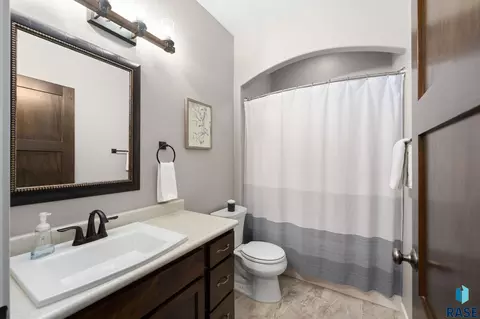 Bath - 309 S Dockside Cir, Sioux Falls, SD 57107 photo 1 of 5
