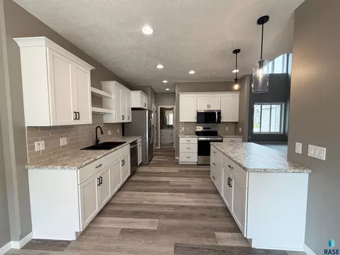 5115 E 67th St, Sioux Falls, SD 57108 photo 7
