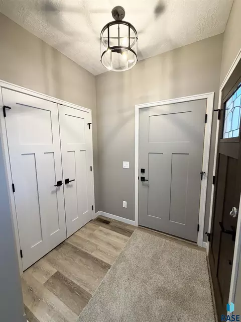 5115 E 67th St, Sioux Falls, SD 57108 photo 2