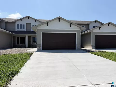5115 E 67th St, Sioux Falls, SD 57108 photo 1