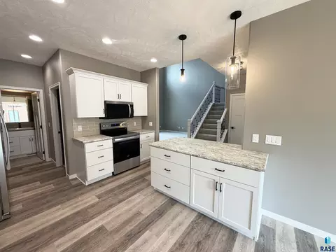 5115 E 67th St, Sioux Falls, SD 57108 photo 8
