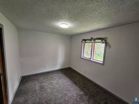 Bedroom - 47790 309th Ave, Alcester, SD 57001 photo 2 of 3