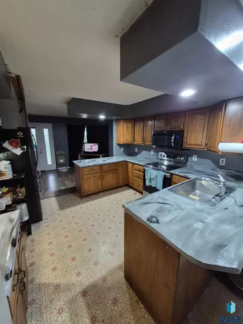 Kitchen - 47790 309th Ave, Alcester, SD 57001 photo 2 of 4