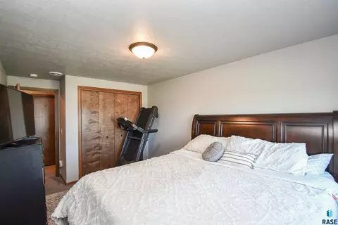 Bedroom - N Archer Dr, Sioux Falls, SD 57103 photo 10 of 13