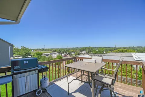 Exterior - N Archer Dr, Sioux Falls, SD 57103 photo 5 of 12