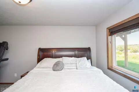 Bedroom - N Archer Dr, Sioux Falls, SD 57103 photo 9 of 13