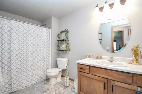 Bath - N Archer Dr, Sioux Falls, SD 57103 photo 3 of 3