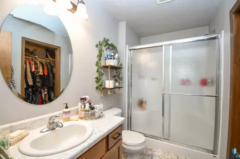Bath - N Archer Dr, Sioux Falls, SD 57103 photo 1 of 3