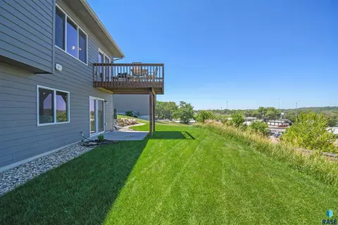 Exterior - N Archer Dr, Sioux Falls, SD 57103 photo 11 of 12