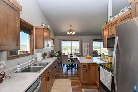 Kitchen - N Archer Dr, Sioux Falls, SD 57103 photo 6 of 6