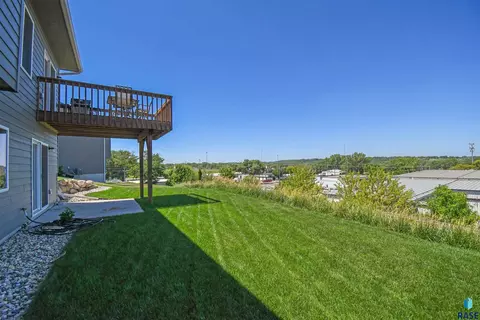 Exterior - N Archer Dr, Sioux Falls, SD 57103 photo 10 of 12
