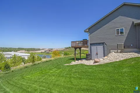 Exterior - N Archer Dr, Sioux Falls, SD 57103 photo 7 of 12