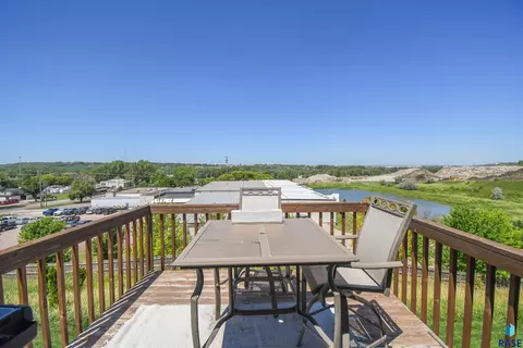 Exterior - N Archer Dr, Sioux Falls, SD 57103 photo 4 of 12