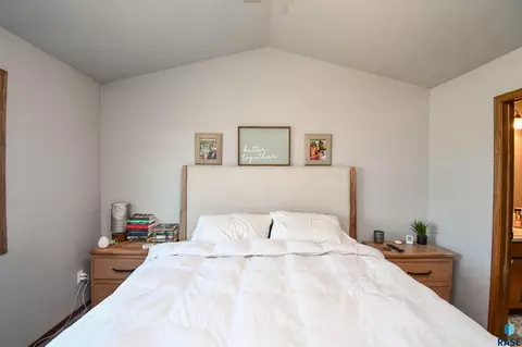 Bedroom - N Archer Dr, Sioux Falls, SD 57103 photo 2 of 13