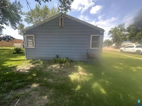 Exterior - 100 E Dakota St, Tripp, SD 57376 photo 2 of 6