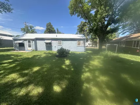 Exterior - 100 E Dakota St, Tripp, SD 57376 photo 3 of 6