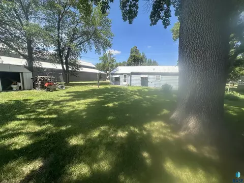 Exterior - 100 E Dakota St, Tripp, SD 57376 photo 4 of 6