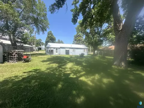 Exterior - 100 E Dakota St, Tripp, SD 57376 photo 5 of 6