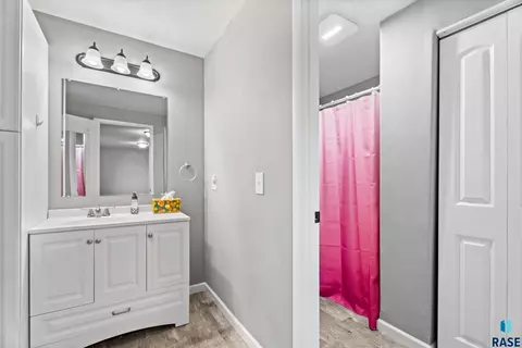 Bath - 505 Meadow St, Baltic, SD 57003 photo 4 of 4