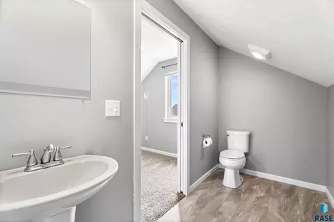 Bath - 505 Meadow St, Baltic, SD 57003 photo 3 of 4