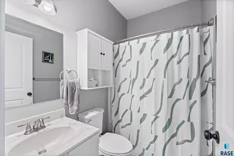 Bath - 505 Meadow St, Baltic, SD 57003 photo 1 of 4