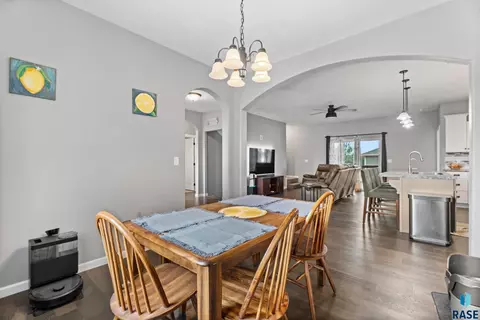 Dining - 505 Meadow St, Baltic, SD 57003 photo 2 of 3