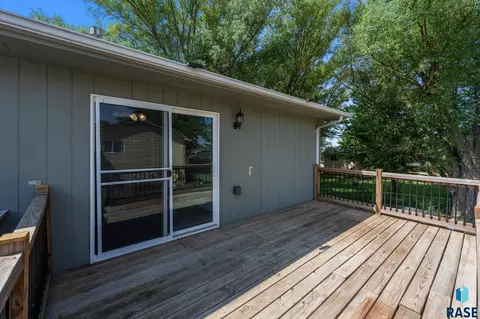 Exterior - 209 N Steven St N, Worthing, SD 57077 photo 3 of 10