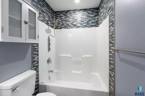 Bath - 209 N Steven St N, Worthing, SD 57077 photo 2 of 3