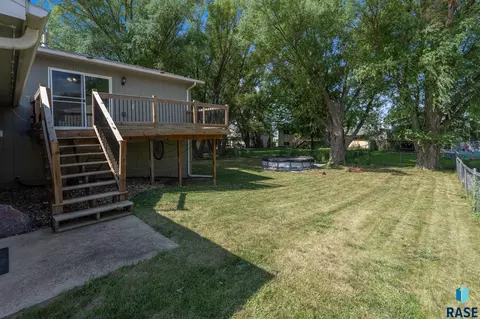 Exterior - 209 N Steven St N, Worthing, SD 57077 photo 6 of 10