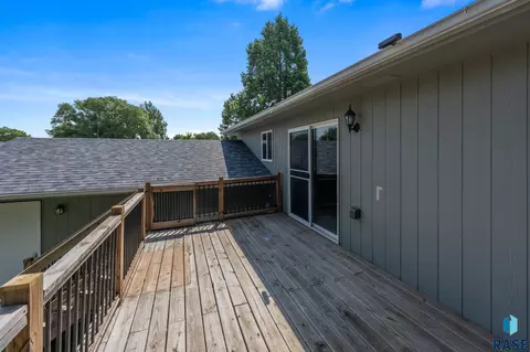 Exterior - 209 N Steven St N, Worthing, SD 57077 photo 4 of 10