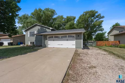 Exterior - 209 N Steven St N, Worthing, SD 57077 photo 2 of 10