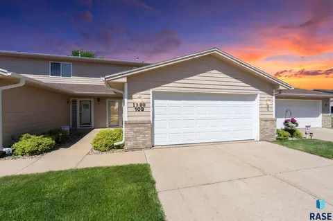 1909 S Sertoma Ave, Sioux Falls, SD 57106