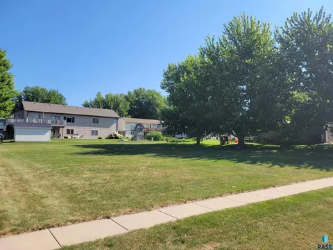 508 Northfield St, Garretson, SD 57030 photo 6