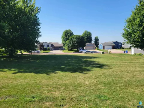 508 Northfield St, Garretson, SD 57030 photo 4