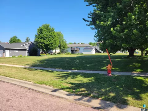 508 Northfield St, Garretson, SD 57030 photo 2