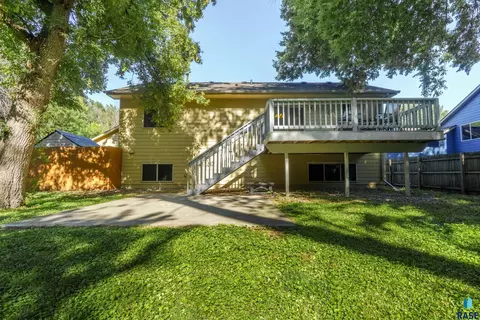 Exterior - 1920 E Tracy Ln, Sioux Falls, SD 57103 photo 6 of 11